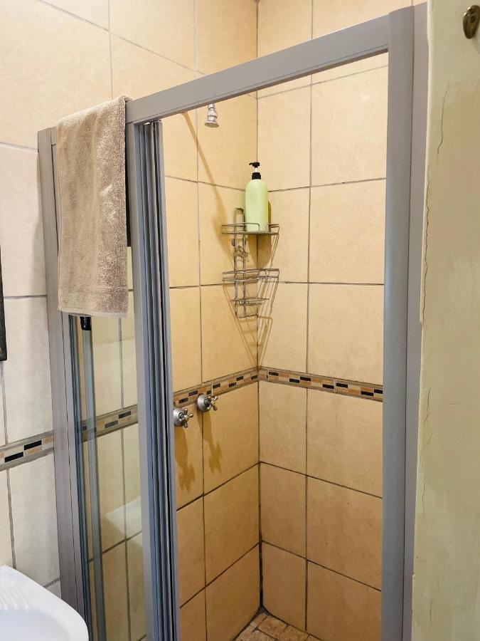 Azalea Bnb Kuruman Bagian luar foto