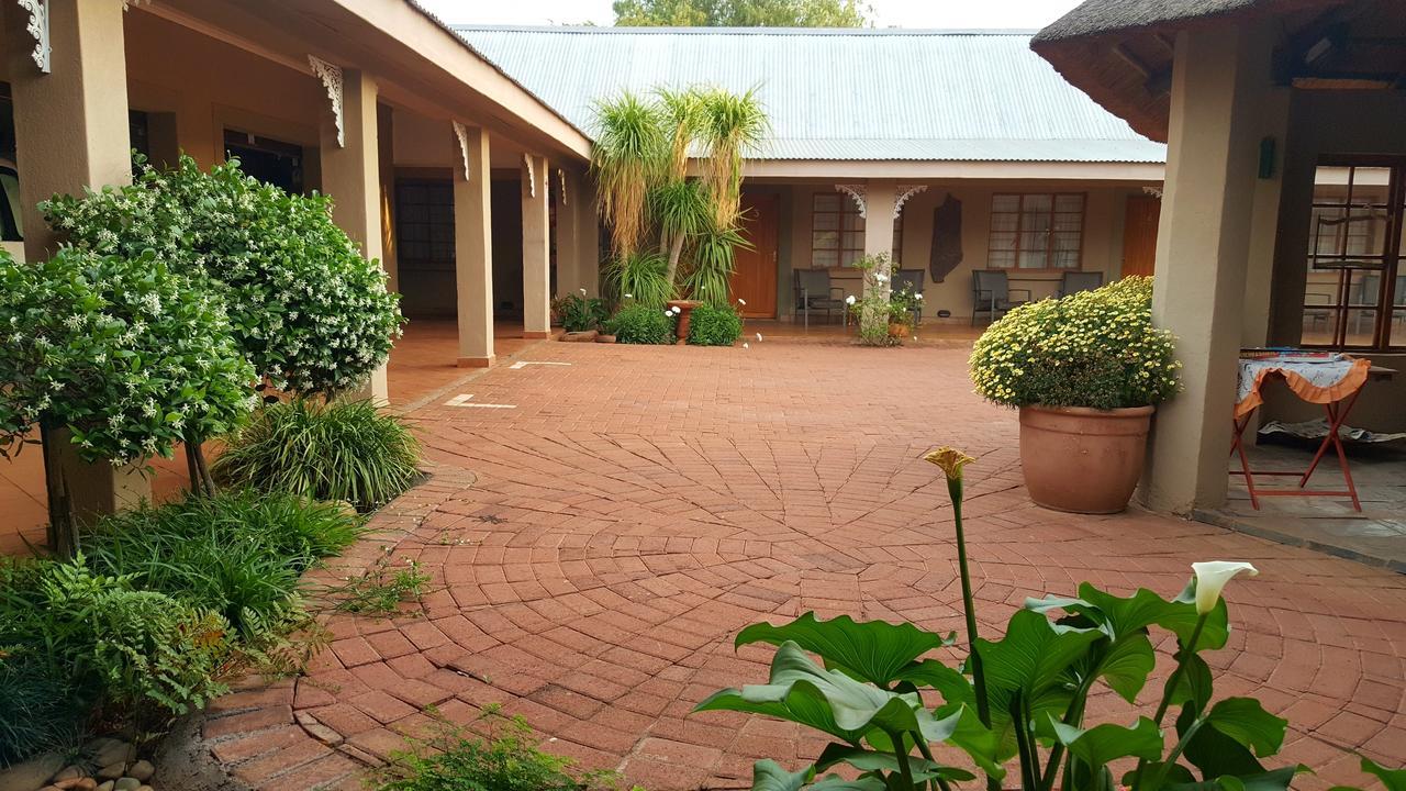 Azalea Bnb Kuruman Bagian luar foto